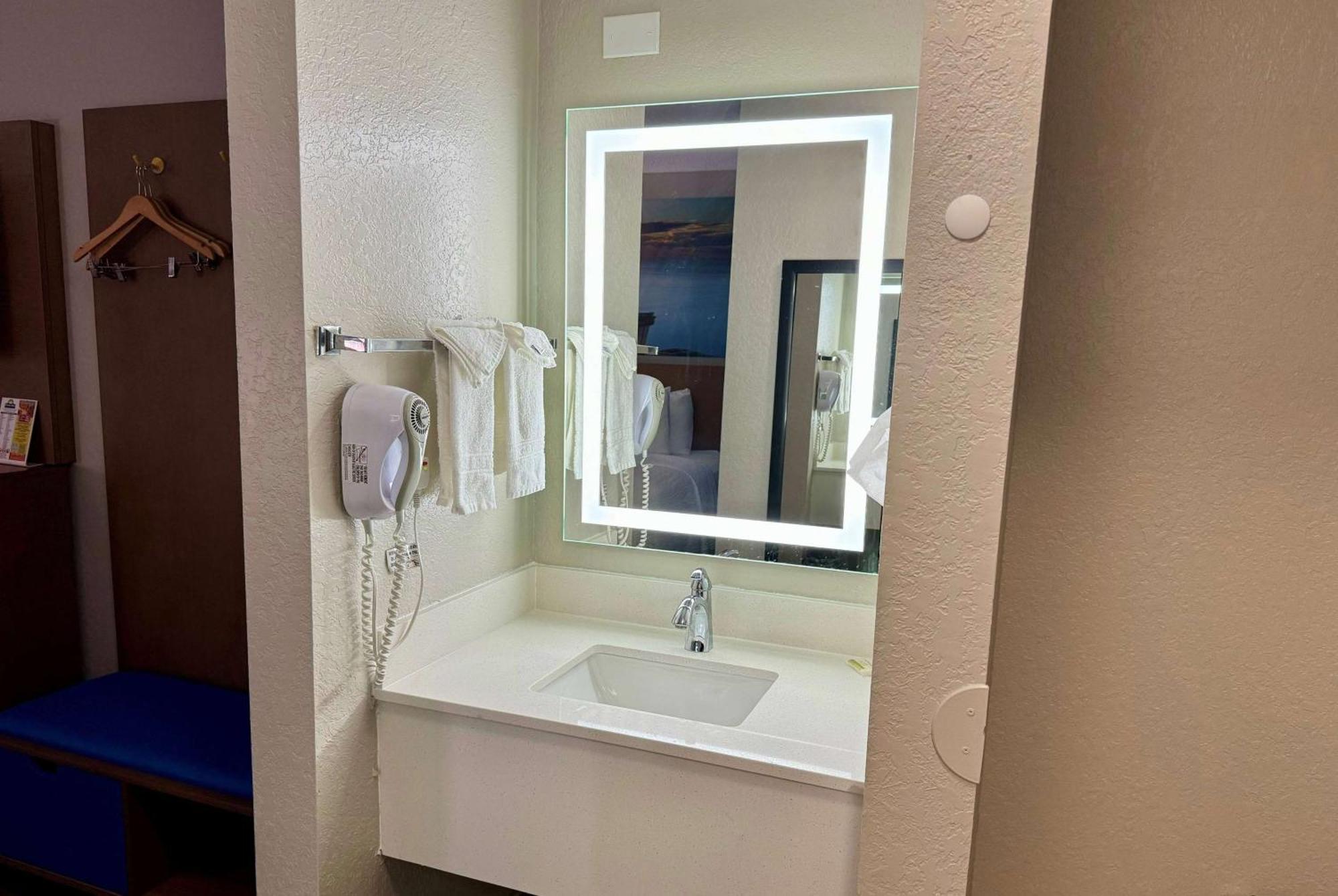 Days Inn By Wyndham Sarasota I-75 Vamo Eksteriør bilde